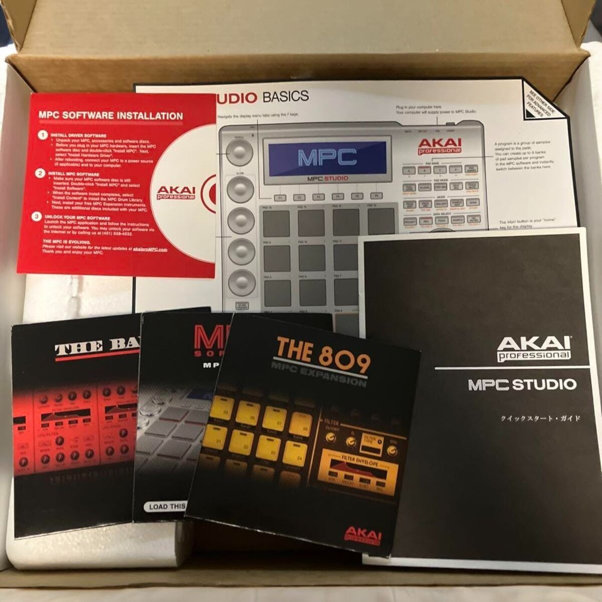AKAI Professional MPC Studio Silver Compact MIDI Controller AKAI Professional MPC Studio Silver Compact MIDI Controller
