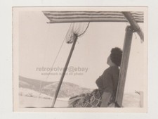 Foto istantanea insolita barca femminile tettona senza volto giovane donna pi...