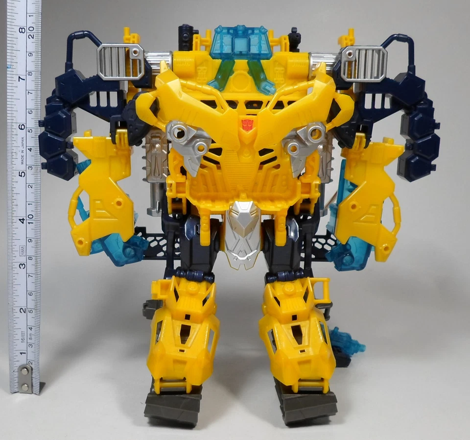 HASBRO 2012 TRANSFORMERS PRIME BATTLE SUIT BUMBLEBEE ACTION SET 100% COMPLETE - Image 2 of 4