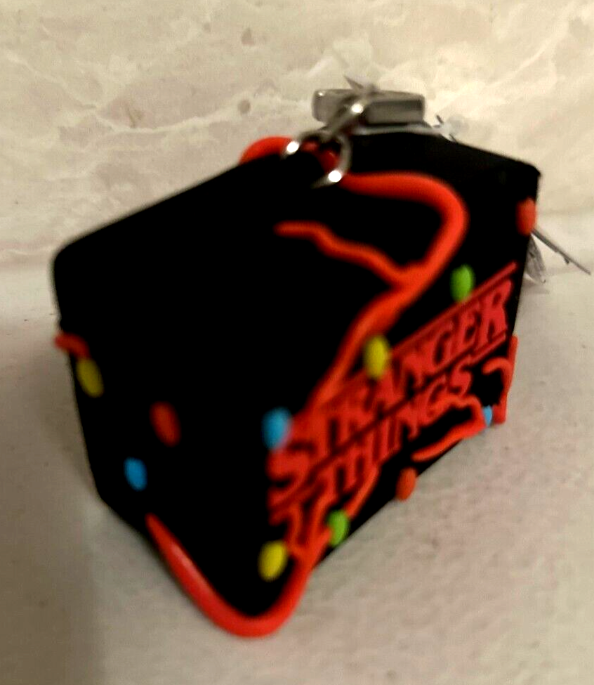 キーホルダー・アクリルキーホルダー Stranger Things x Bath and Body Works 1 Bath & Body Works Stranger Things Sign LIGHT UP Pocket* Bac