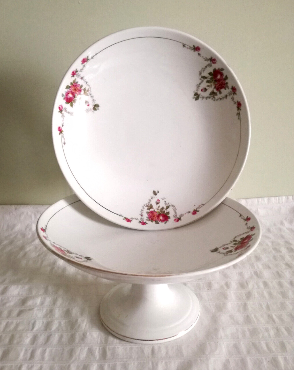 Primi '900 Coppia raffinate alzatine fruttiere motivo ghirlanda di rose Laveno