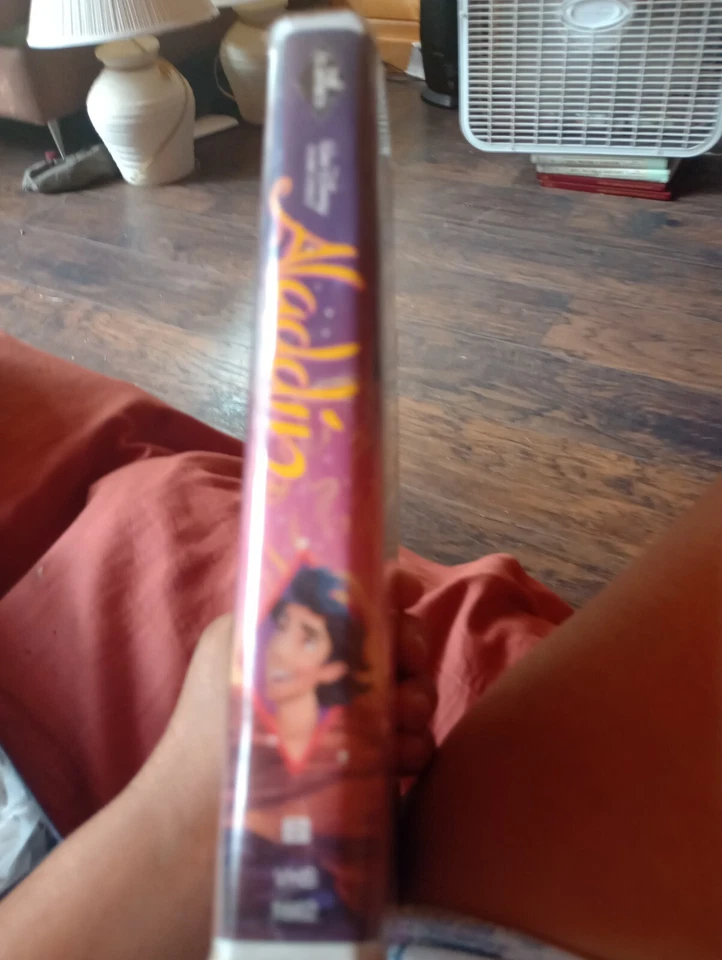 Disney Aladdin VHS Home Video Tape, Walt Disney Classic, good condition w/ case - Image 2 of 4