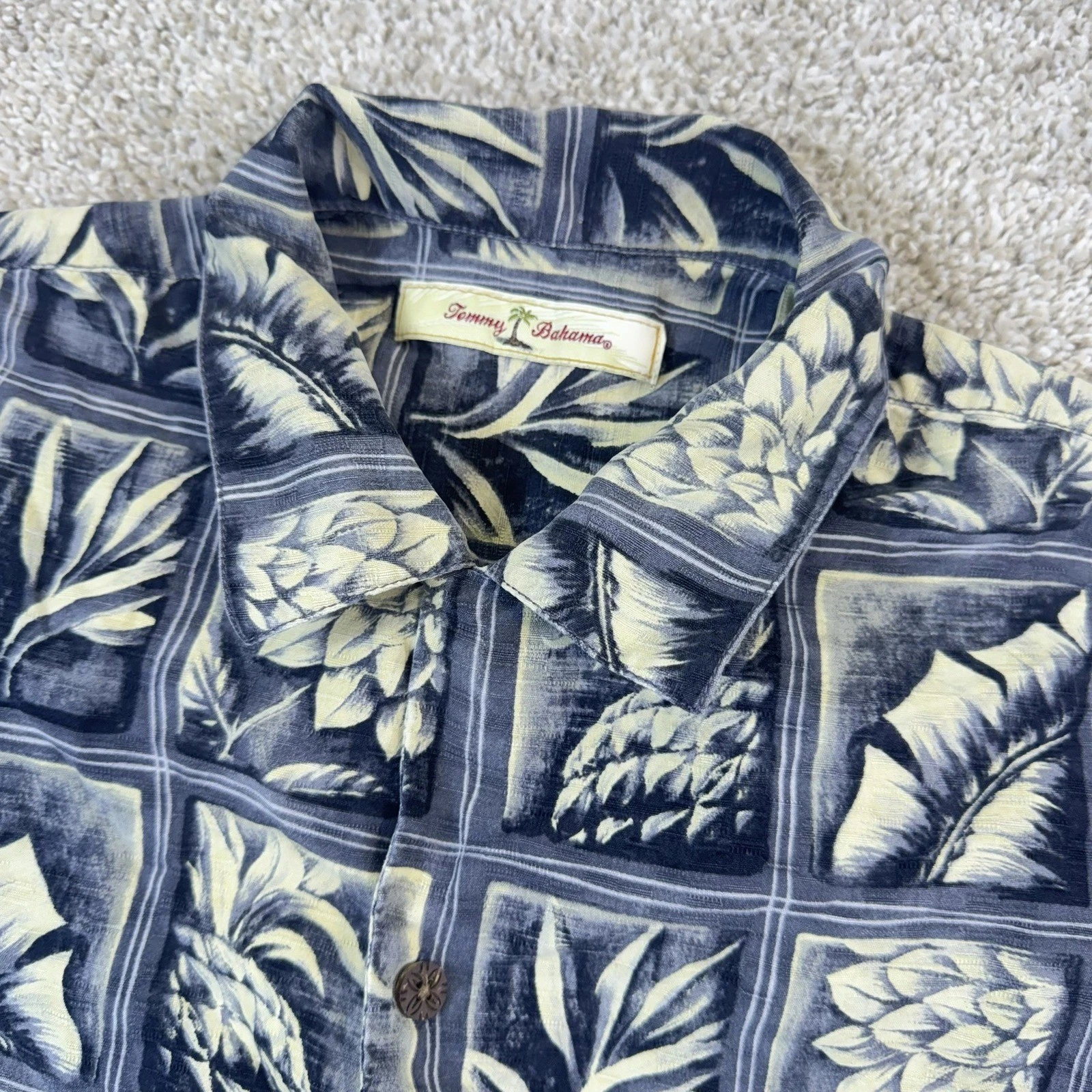 Tommy Bahama Shirt Mens Small Blue 100% Silk Tropical Pineapple Leaf Camp Shirt
Opens in a new windo