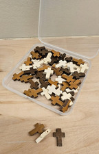 1 Box 50 PCS Small Wooden Cross 3 Colors Natural Pocket Prayer Crosses Pendants