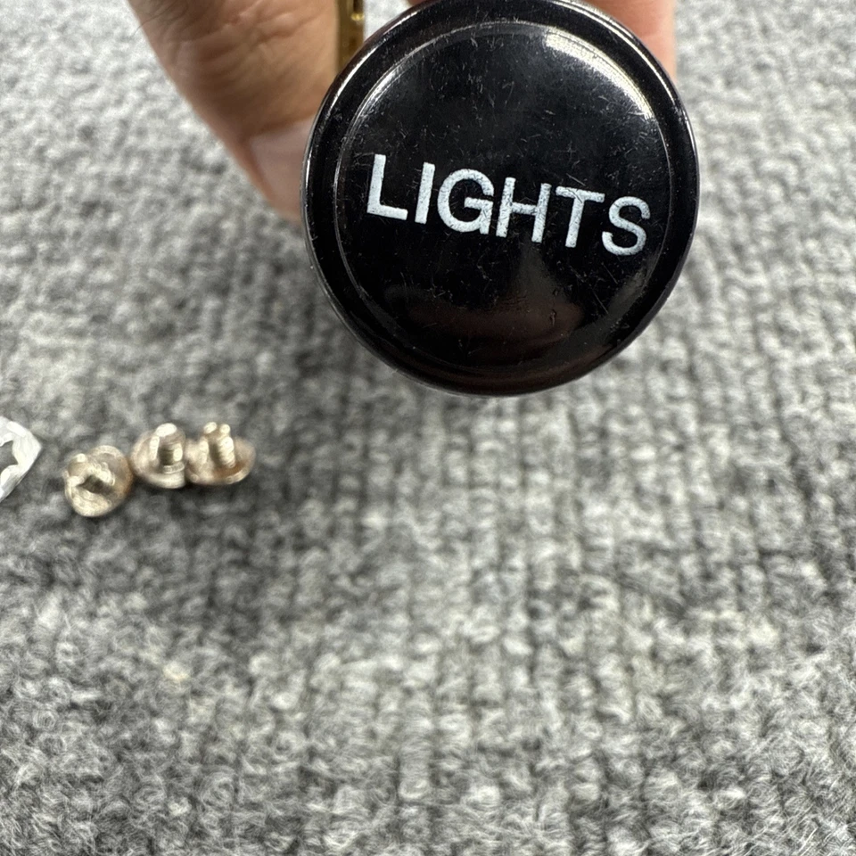 Interruptor de farol versátil 12V para Willys/Jeep - Compatível com modelos 46-71 - Imagem 2 de 4