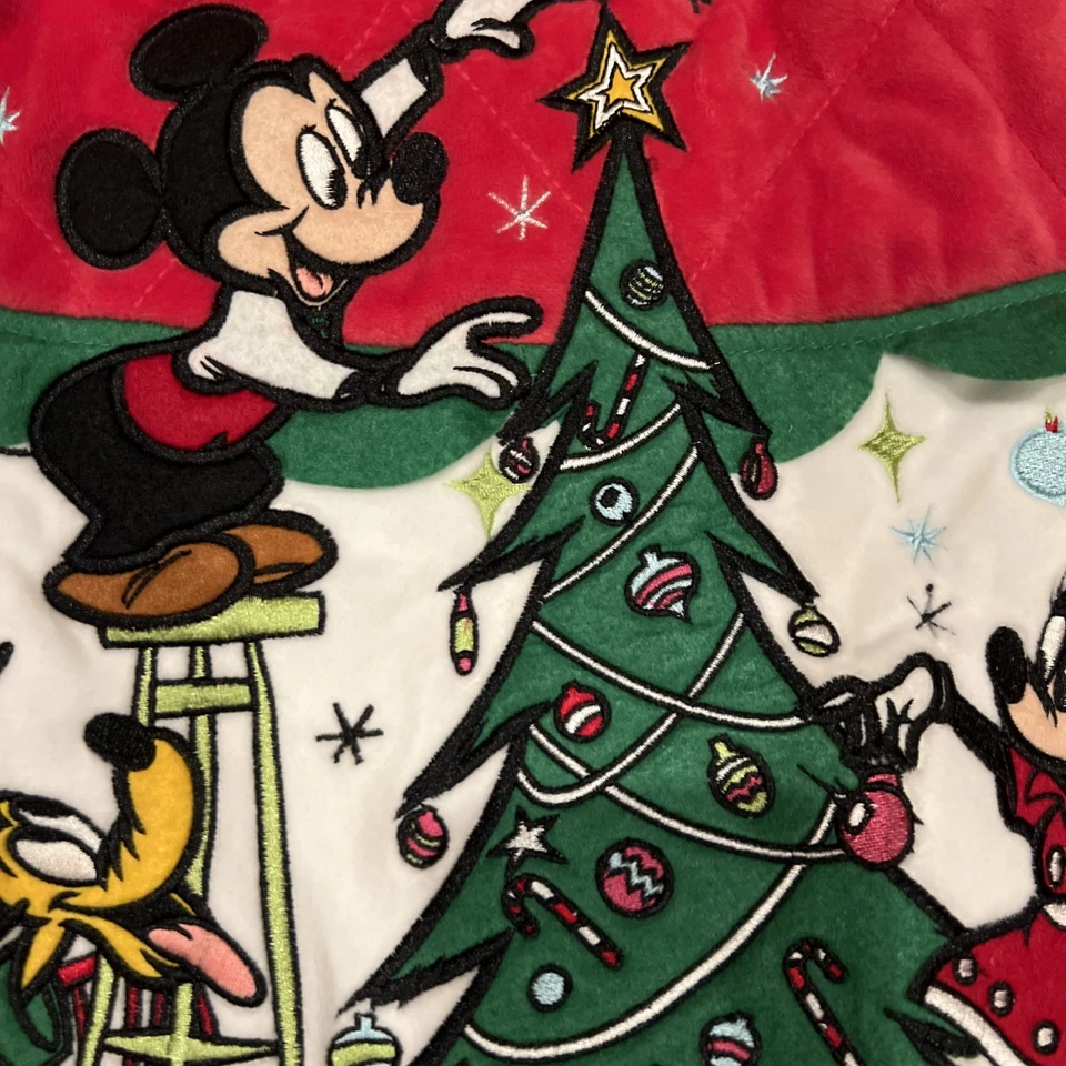 Disney store MICKEY & MINNIE & Pluto  2014 Christmas Tree Skirt  53" Velvet EUC - Image 3 of 4
