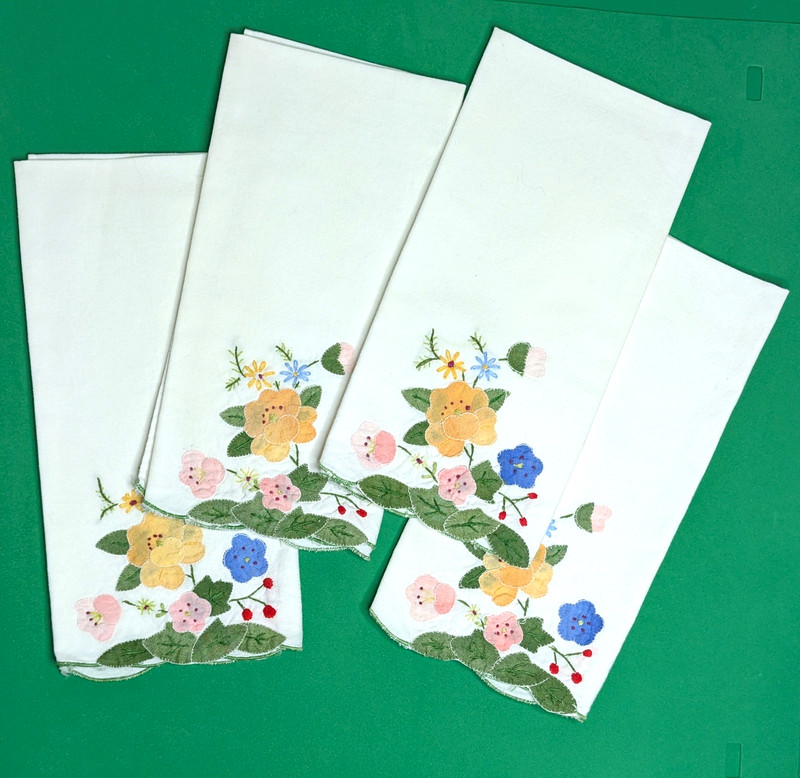4 Pc Vintage Hand Embroidered & Appliqué Linen Floral Towels Napkins  NWOT