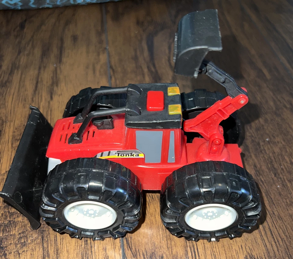 TONKA RED CONSTRUCTION FARM VEHICLE WITH SOUND - Image 2 of 4