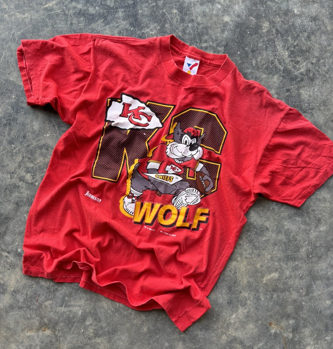 Vtg 90's RARE NFL Kansas City Chiefs T-shirt 1993 KC Wolf Mascot
