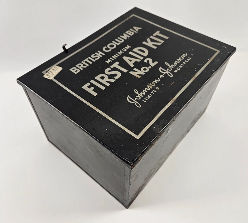 Vintage Metal First Aid No.2 By Johnson And Johnson with Bandages - Image 2 of 4