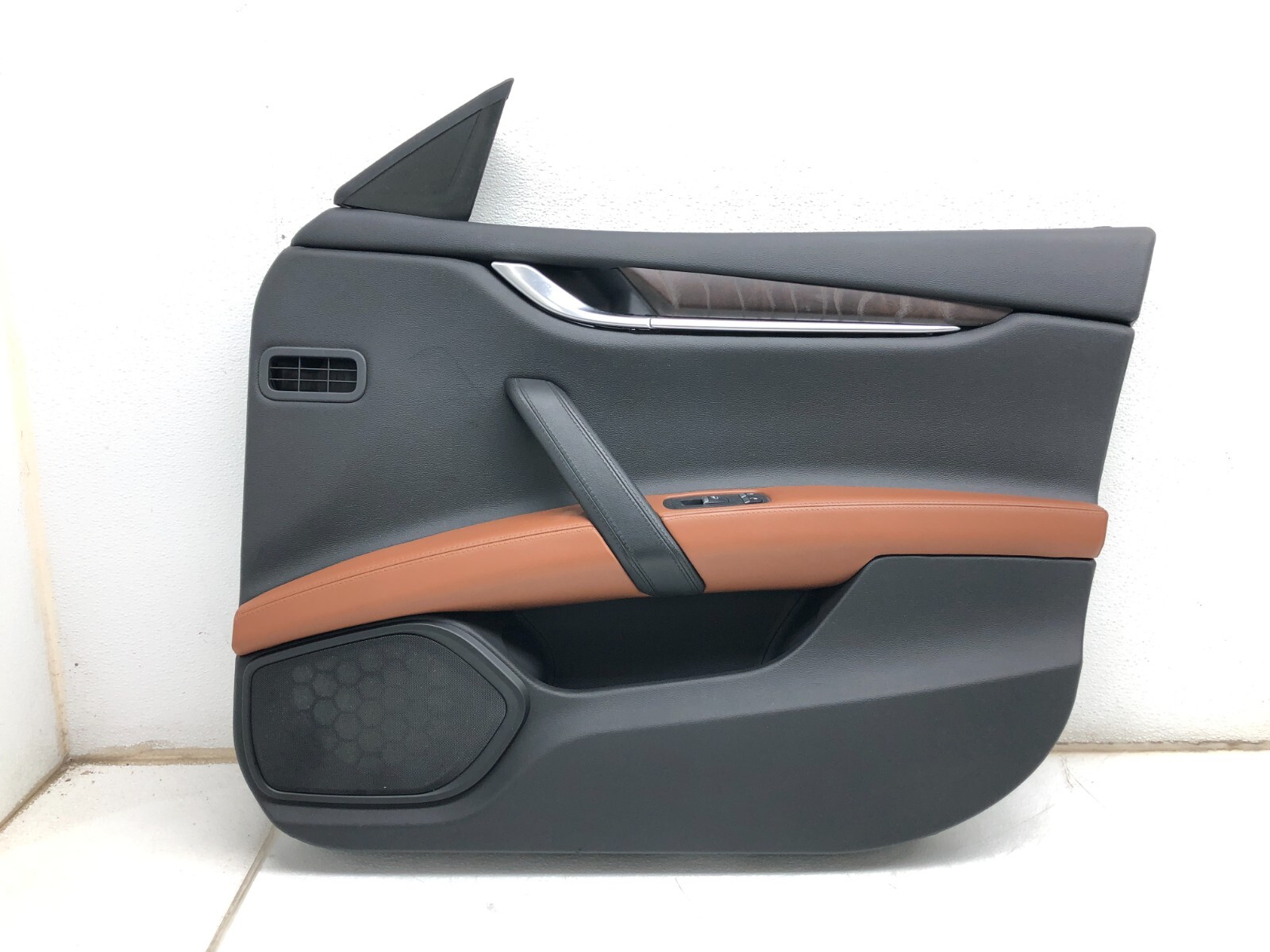 2014-2019 MASERATI GHIBLI S RIGHT PASSENGER FRONT INTERIOR DOOR PANEL OEM.