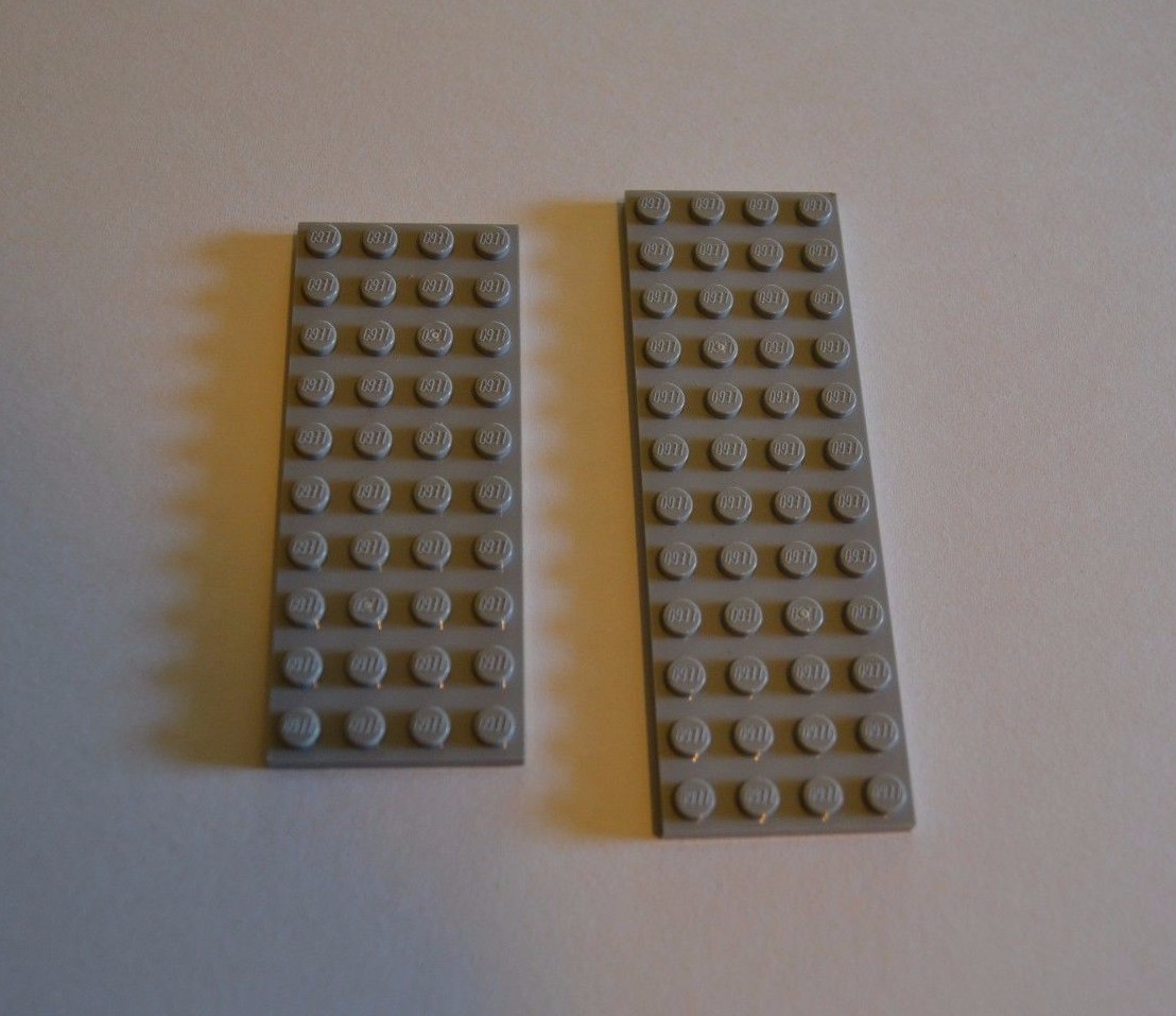 lot of light grey Lego plates X 10, X 12 (LTGY46)