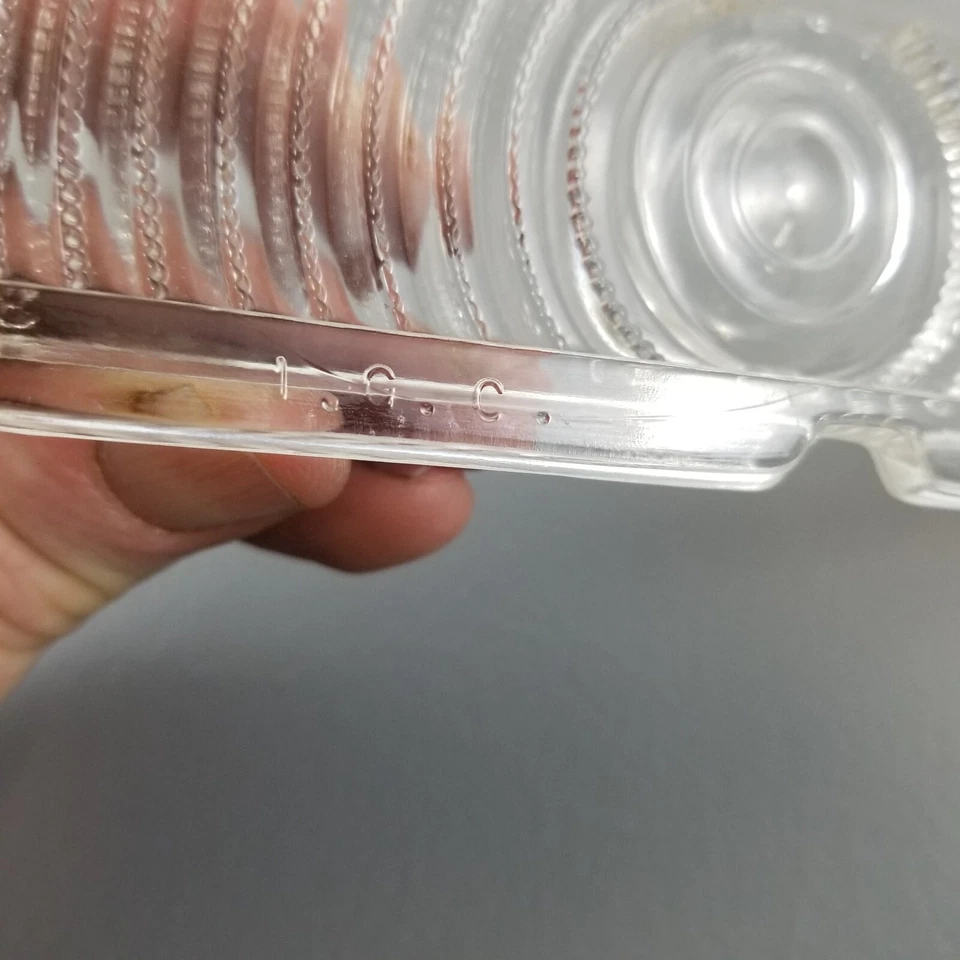 Nuevo NOS 1947 Pontiac Streamliner Torpedo Guardabarros Derecho Lente Vidrio 5936792 Foto 2 de 4