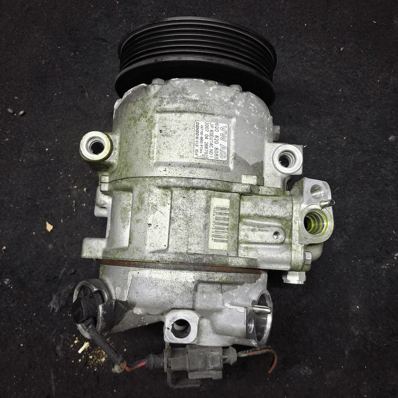6Q0820808F Compressore a/c  VOLKSWAGEN POLO (9N) 1.4 TDI (51Kw) Ber. 3p/d/1422cc - Immagine 2 di 4