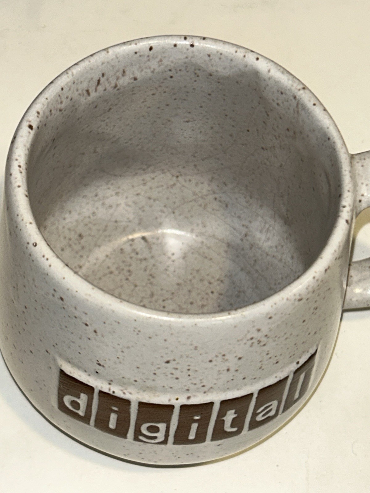 VINTAGE DIGITAL EQUIPMENT CORPORATION DEC LOGO COFFEE MUG BROWN SPECKLE