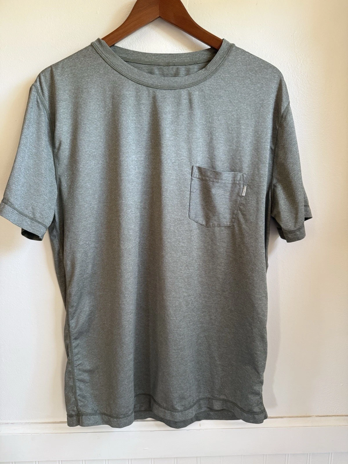Vuori Tradewind Performance Tee Shirt Mens Large Gray Green Short Sleeve Gym