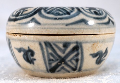 Blue & White Glaze Lidded Pottery Box Vietnam R&V Tregasksi Oriental Art $480 - Picture 4 of 11