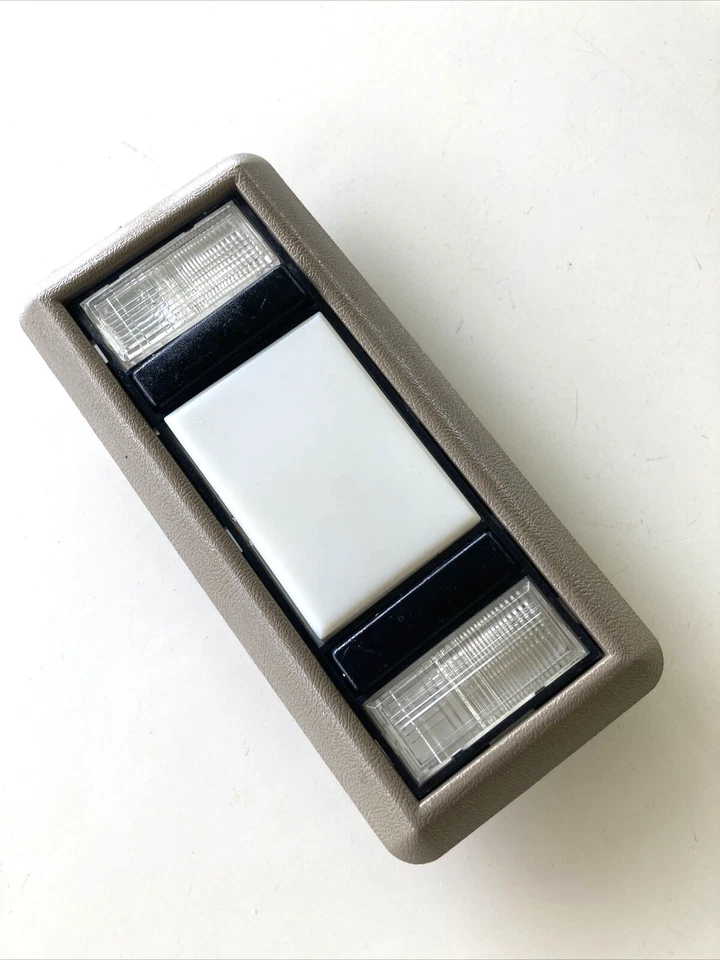 1988-1998 Chevrolet C1500 (OBS) dome light w/lens (beige) GMC C/K 1500, Suburban - Image 4 of 4