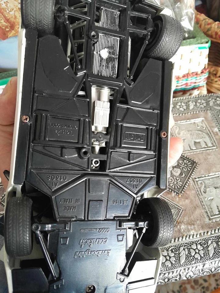 Lamborghini Countach 5000 Quattrovalvole1:18, Tonka/Polistil bianca - Immagine 2 di 4