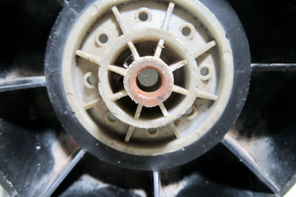 Neumáticos traseros de plástico para tractor Ertl 18-4-34 marcados 516-7891 para reparaciones Foto 4 de 4