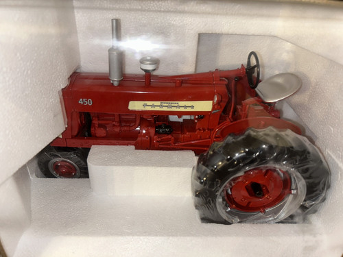 1/16 SPECCAST INTERNATIONAL HARVESTER 450 FARMALL TRACTOR WITH BOX ZJD153 W/BOX - Picture 2 of 7
