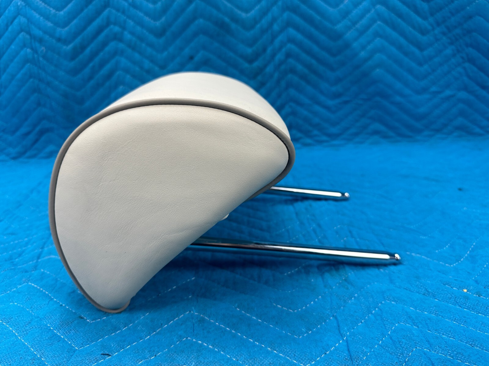 Bentley Continental Flying Spur Rear Seat Headrest RH or LH Ivory 2008-2012 OEM