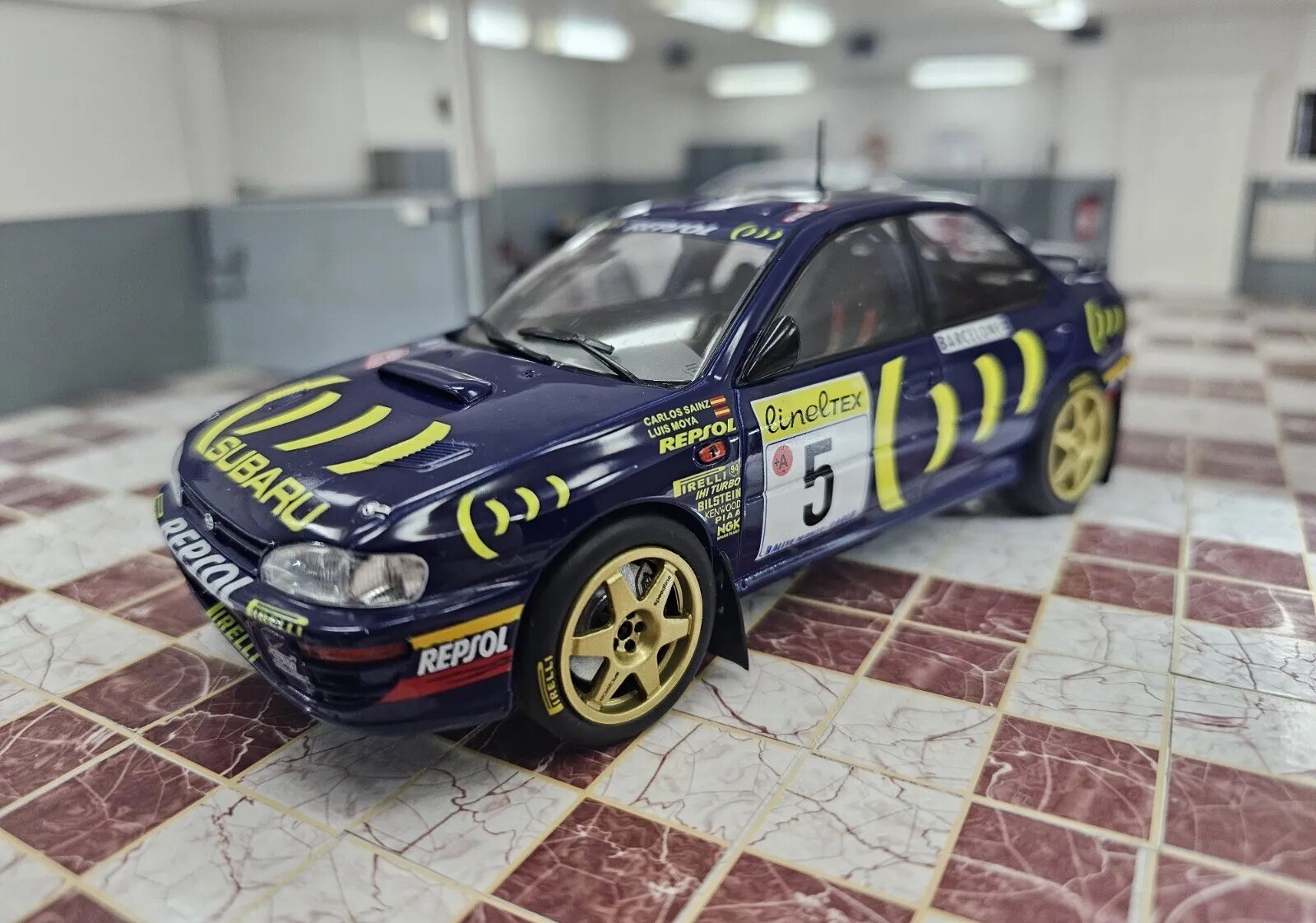 IXO 1995 SUBARU IMPREZA 555 #5 MONTE CARLO C SAINZ - L MOYA 1/24 DIECAST MODEL
