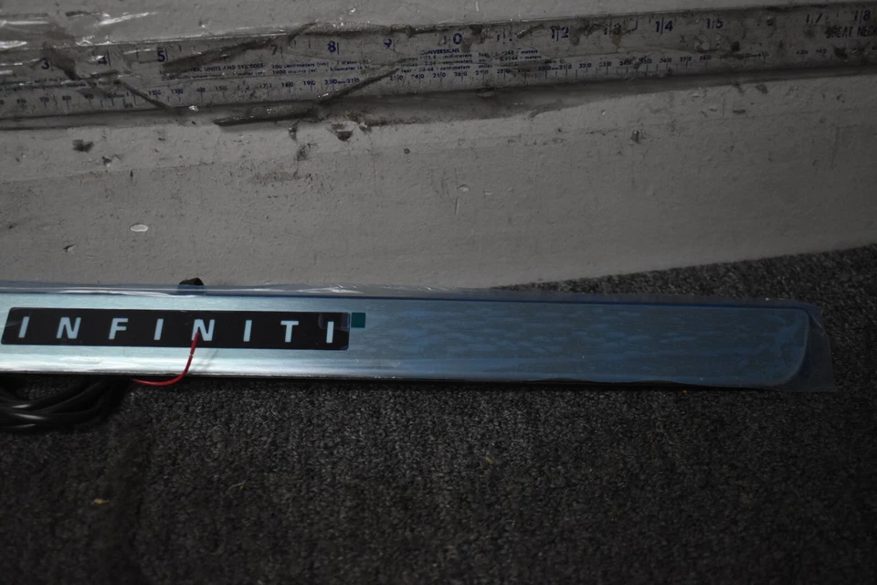 Infiniti QX60 2015-2018 Kick Plate Fabricante Original Foto 3 de 4