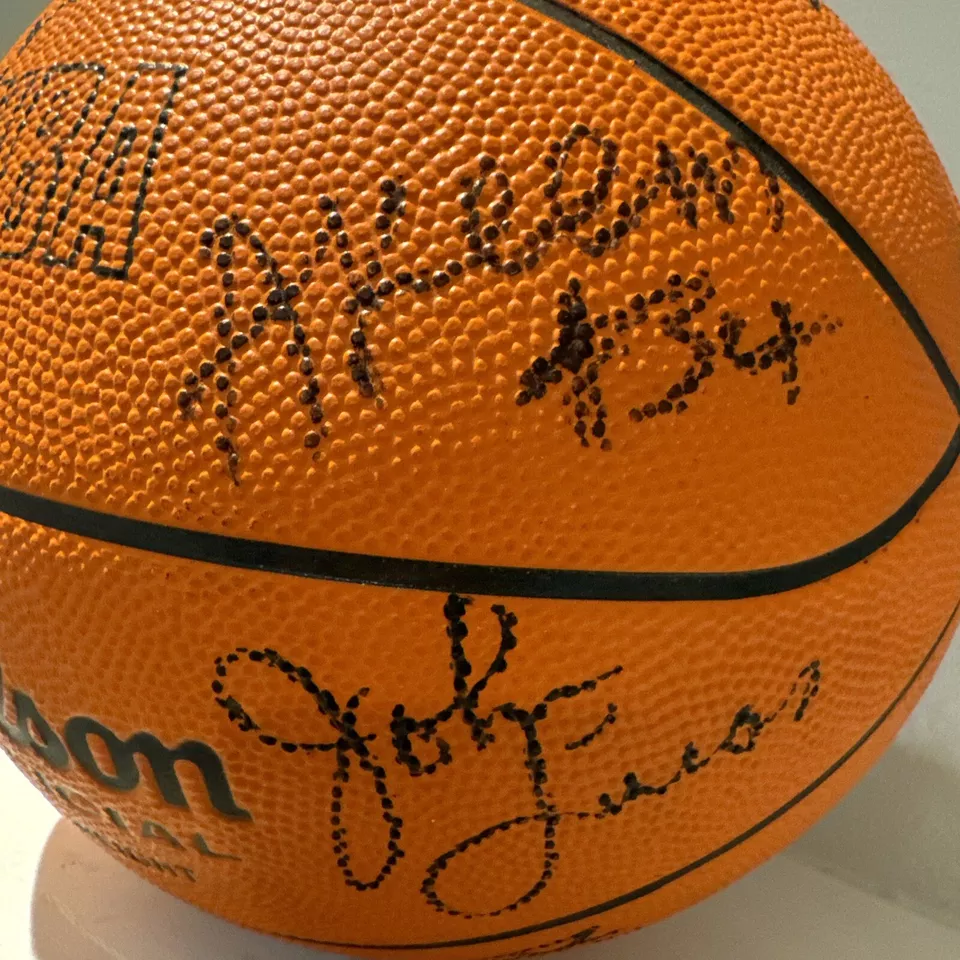 14 Autographs - Vintage 1990’s Houston Rockets Signed NBA Basketball - Image 2 of 4