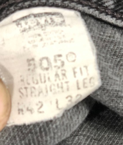 Jeans da uomo Levi's Beat Up Destroyed in denim nero 42 x 32 COSÌ COM'È - Foto 12 di 12