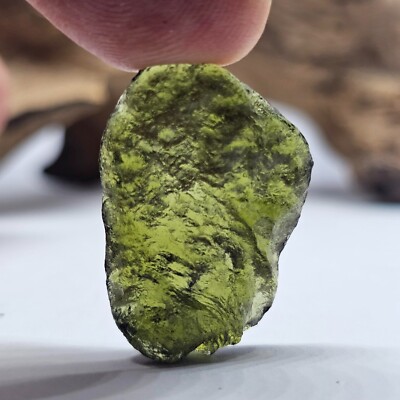 Moldavitkristall Meteorit Tektit vibrierender großer Edelstein 4,5 gm 22,70 kt