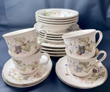 Epoch Summer Hill Berries E530 Full 20-pc Dinnerware Set / Service for 4 EUC