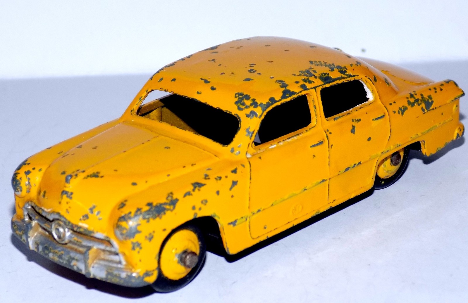 Dinky 139, Ford Cortina - Free Price Guide & Review