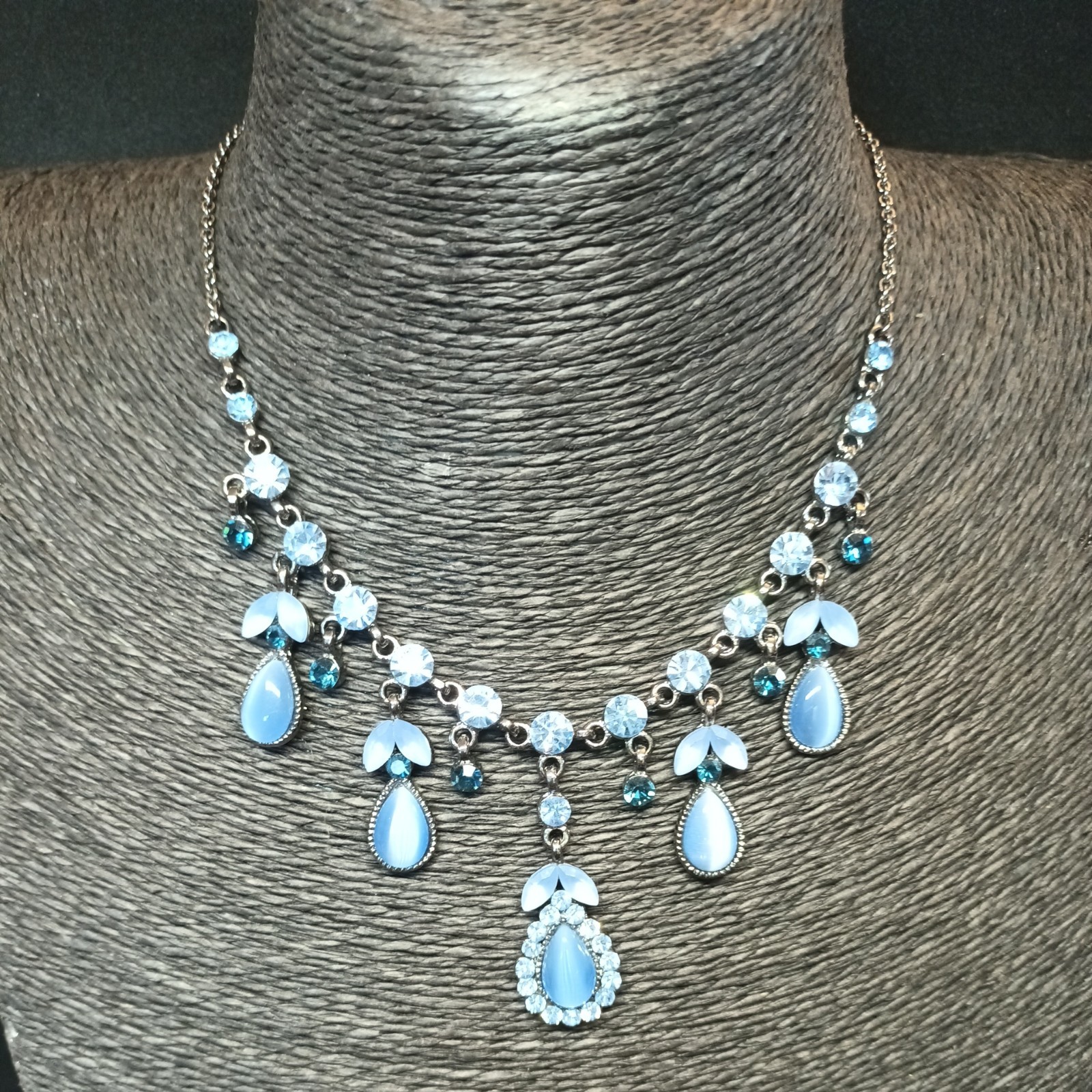 Sparkly blue Rhinestones Necklace 15in (235)