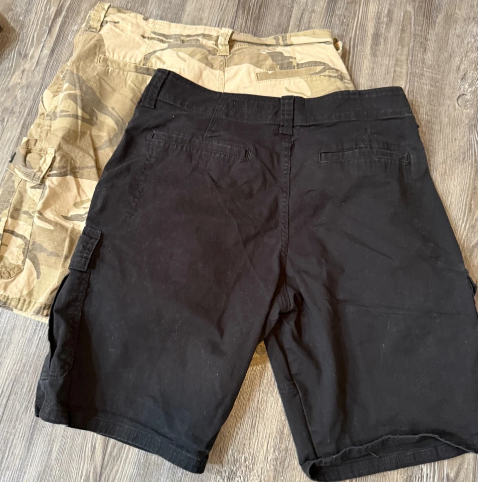 ~ 32 码 ~ 批量 2 件装男式牧马人休闲版型短裤 1 黑色和 1 迷彩 — 第 3/4 张图片
