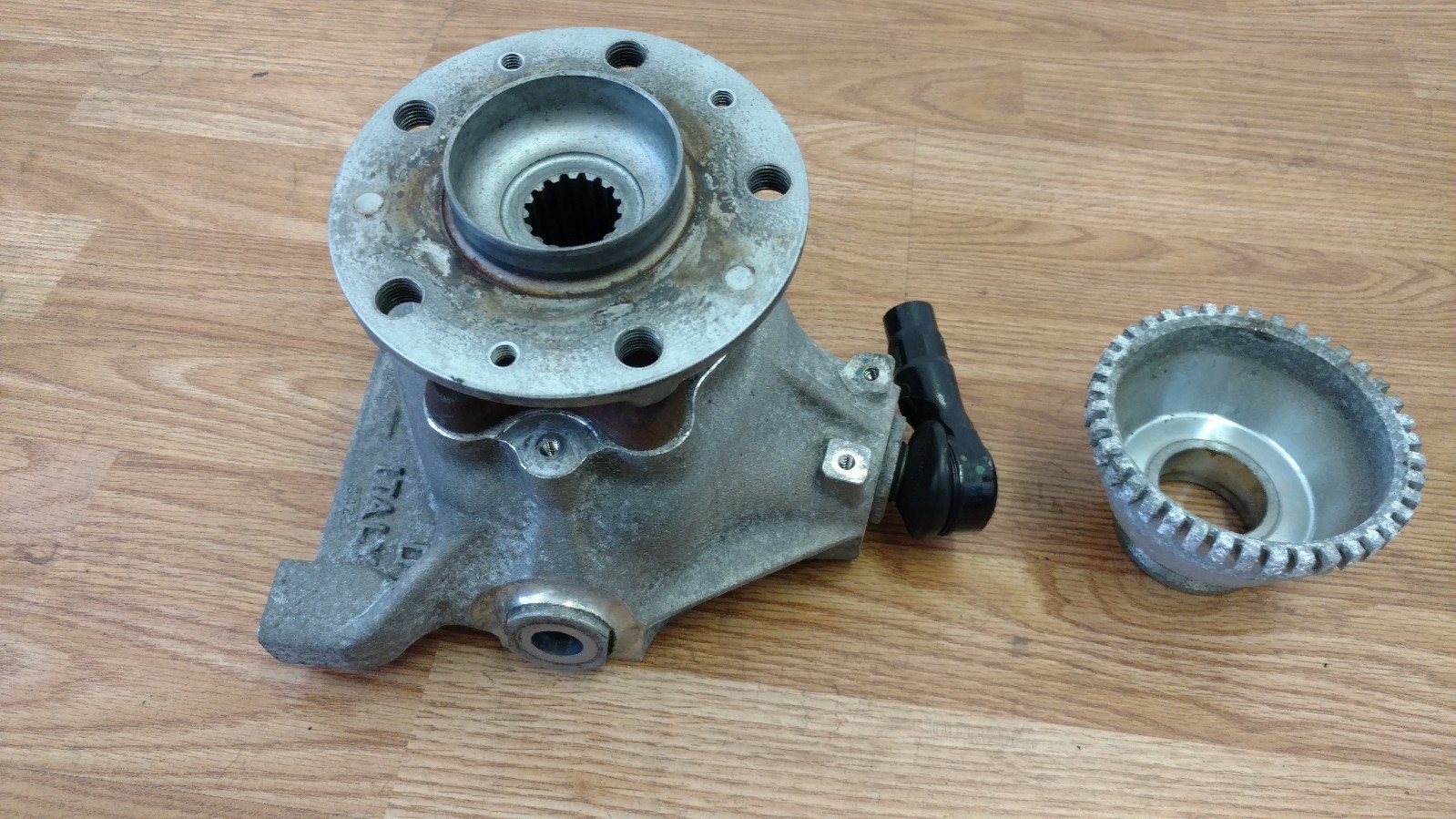 LAMBORGHINI MURCIELAGO & LP640 FRONT RIGHT CARBON CERAMIC WHEEL HUB OEM  