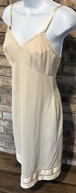 Vintage JC Penny Nylon & Lace Beige Full Slip Size 34 - SHIPS FREE