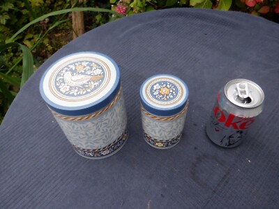 Zwei Vintage Pat Albeck Design National Trust Aufbewahrungsdosen mit Deckel