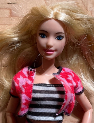 Blonde  Barbie 2022 You Can Be Spa Day  Olivia Face HKT90 , outfit