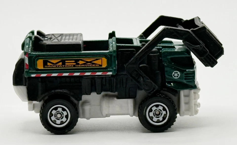 Matchbox 2013 Garbage Gulper Truck Mattel MBX Sanitation Service Diecast Toy - Image 4 of 4