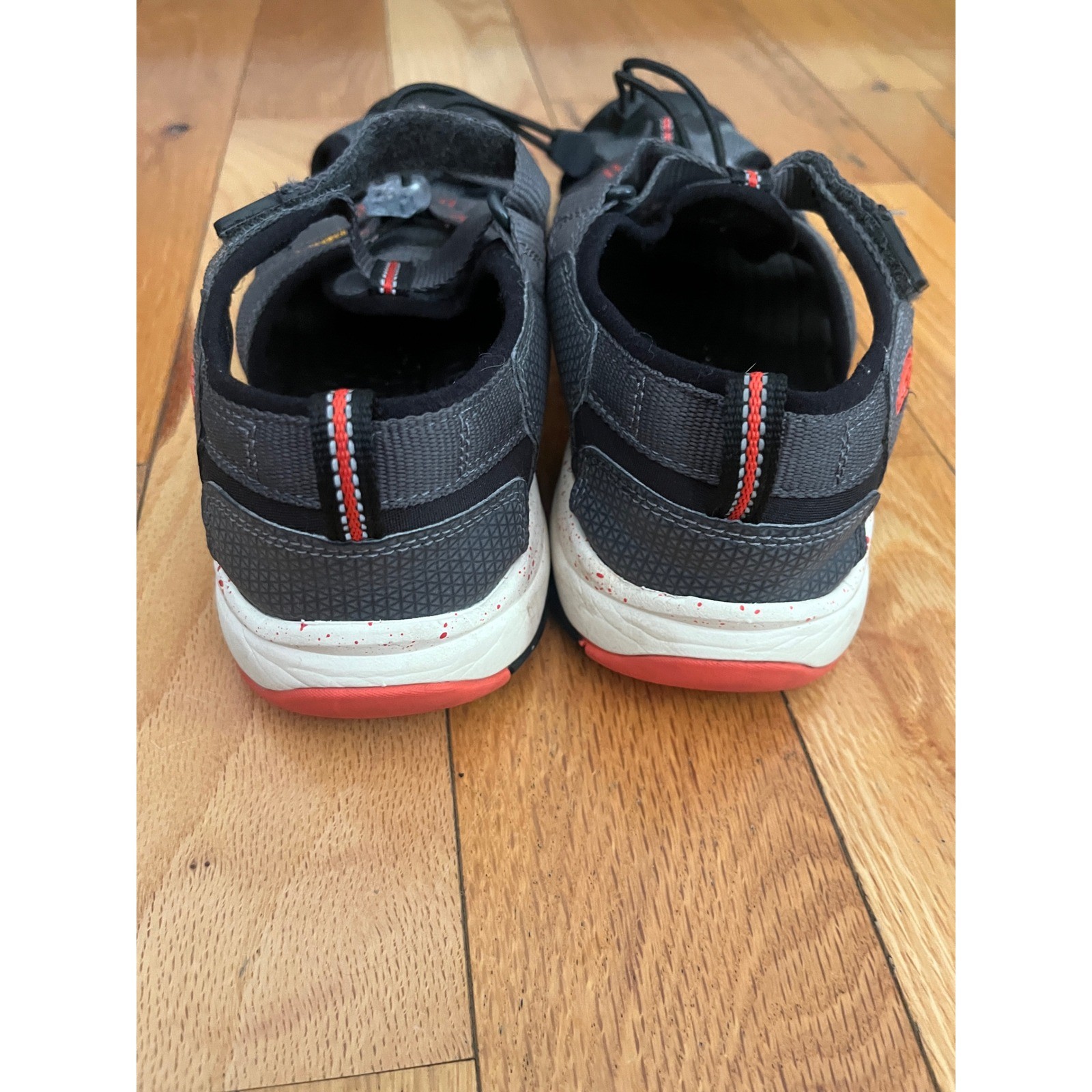 Sandali Keen Newport grigio arancione punta chiusa taglia grande bambino taglia 6 donna 8