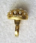 Vintage 1970 Avon Faux Pearl Adjustable Sachet or Poison Locket Ring - Size 8 — photo 4
