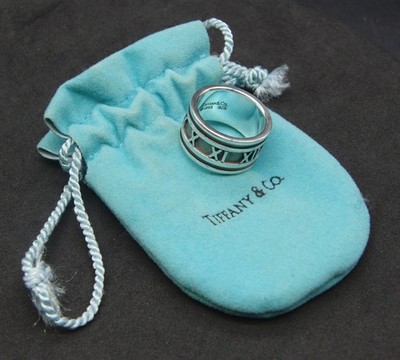 Tiffany & Co. Atlas Ring mit breitem Band Sterlingsilber 925 römische Ziffern mit Etui