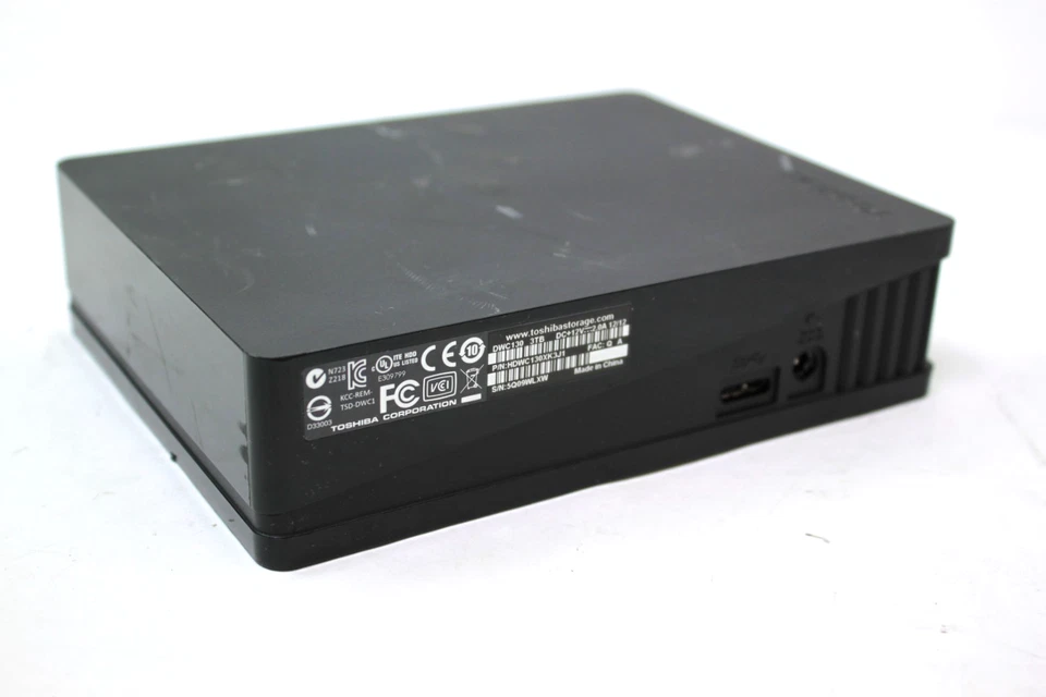 Toshiba 3TB External Hard Drive HDWC130XK3J1 USB 3.0 Heavy Scratched - Image 4 of 4