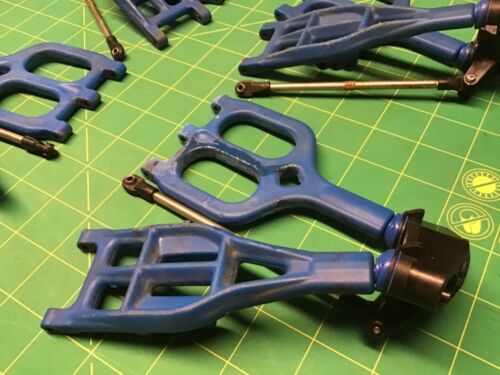 Tmaxx 3.3 usados azules RPM brazos nuevos nudillos Emaxx versiones demasiado anchas Traxxas - Imagen 5 de 9