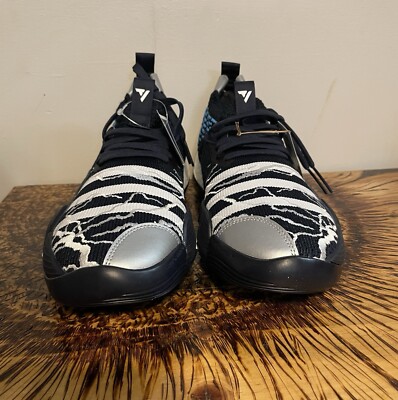 Adidas Boost - Trae Young 2 - Basketball Shoes - Men s Size 11- NEW!