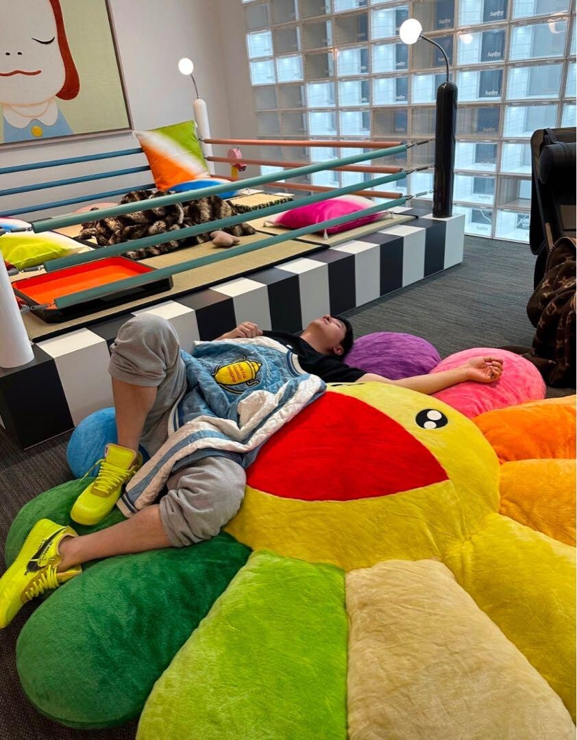 キャラクターグッズ Supreme - kaikaikiki Flower Cushion Rainbow&Black s-l1200.jpg