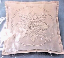 NOS VTG Candlewicking Pillow Kit By Colony Collection Grapes of Wrath #11788