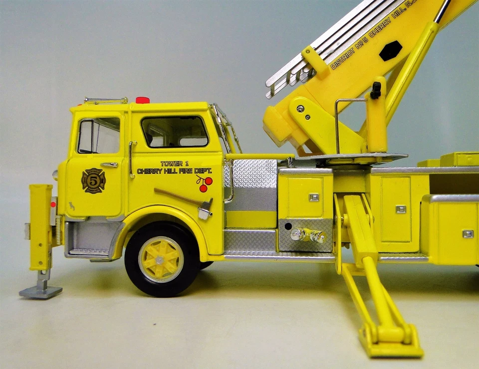 Camión de bomberos Ford camioneta torre camioneta clásica antigua vintage carrocería de metal modelo coche Foto 3 de 4