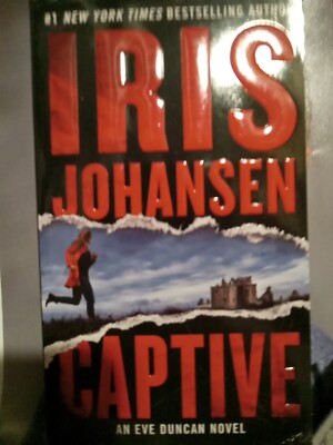 Captive by Iris Johansen (Paperback)